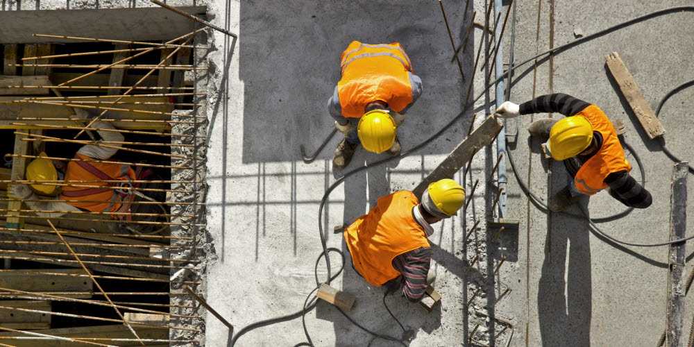 Workers on a construction site - Situational awareness